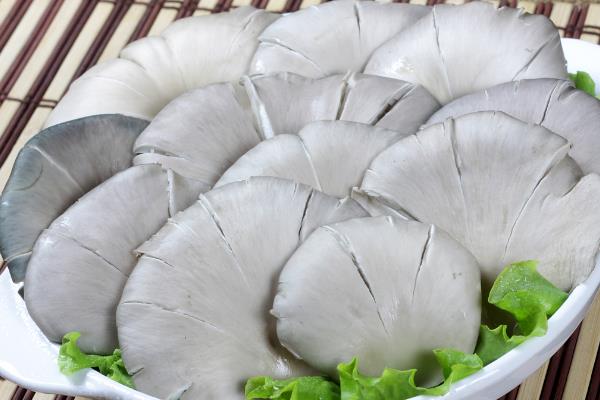 摆地摊要怎么摆，选择人流量大的地方和位置