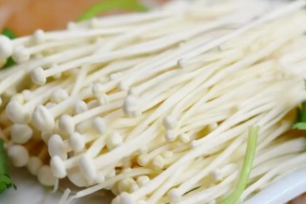 怎么对牛使用阿维菌素，根据剂型采取注射或浇泼的方法