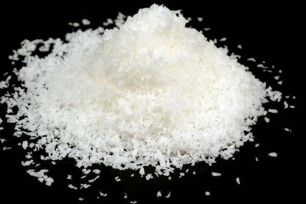 荆条蜜和槐花蜜对比，后者的色泽和口感都更好