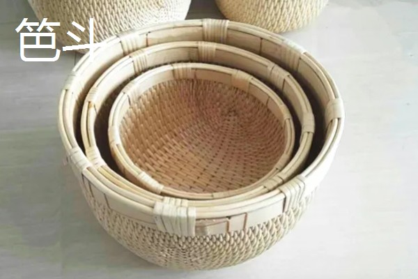 玉米雄花受到蚜虫危害怎么办，喷施氧化乐果等药物具有防效