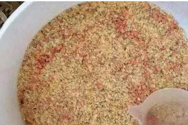 桃子套袋前的定果方法，遵循留优去劣的原则